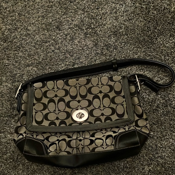 Coach shoulder bag - Picture 1 of 4